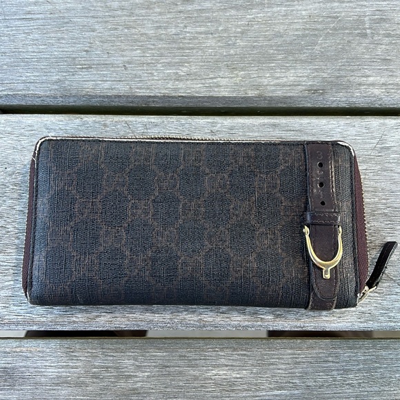 Gucci Brown and Black Long Zippy Wallet with Horsebit, rehab edge and pull wear - Picture 1 of 15